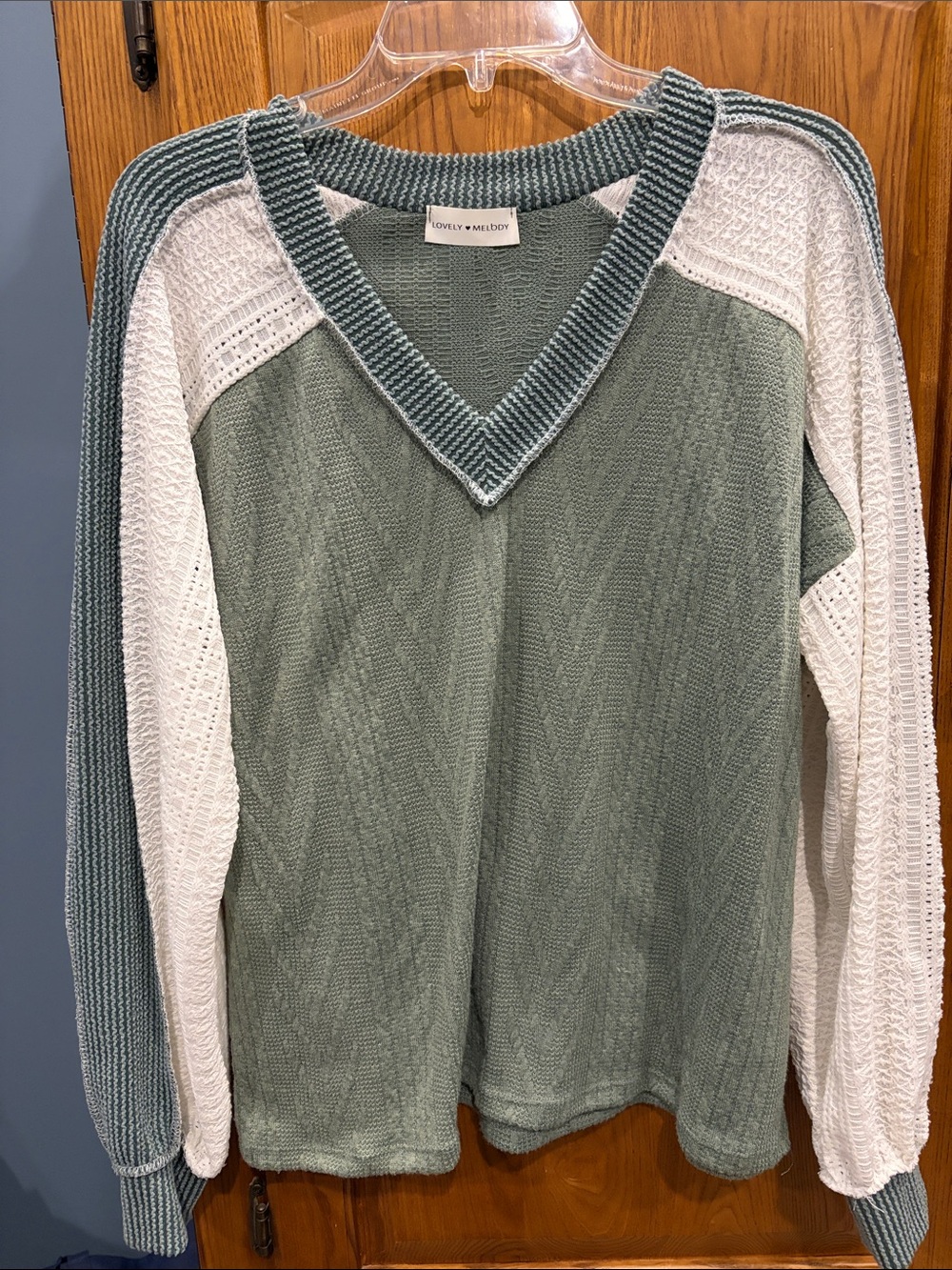 Lovely Melody Sage Green and White V-Neck Raglan Knit Pullover size small